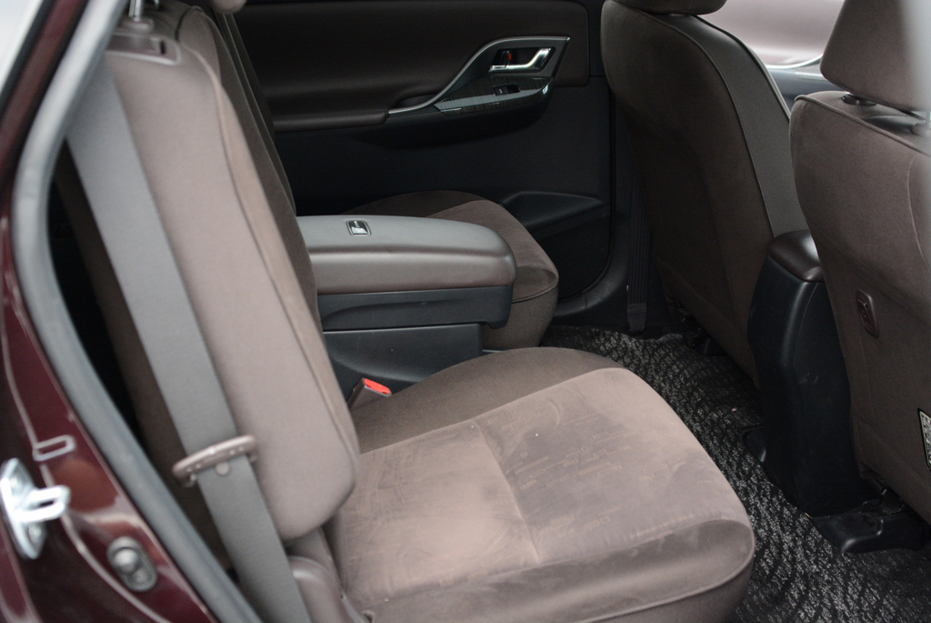 Gorgeous Mark X Zio 6seater wagon! TRD!